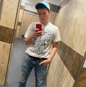 Meet your Posher, Levi